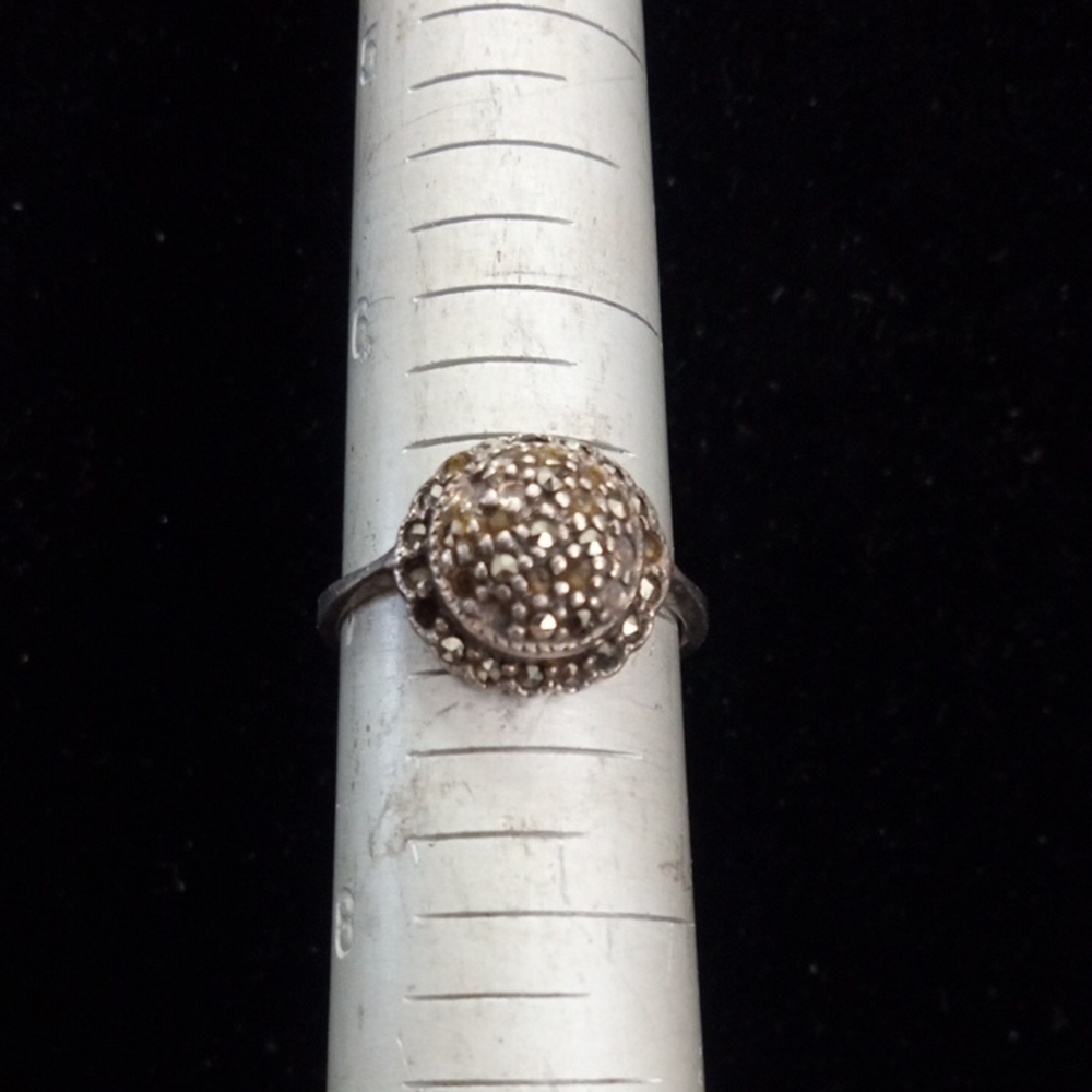 Elegant Sterling Silver Ring Size 7 Vintage